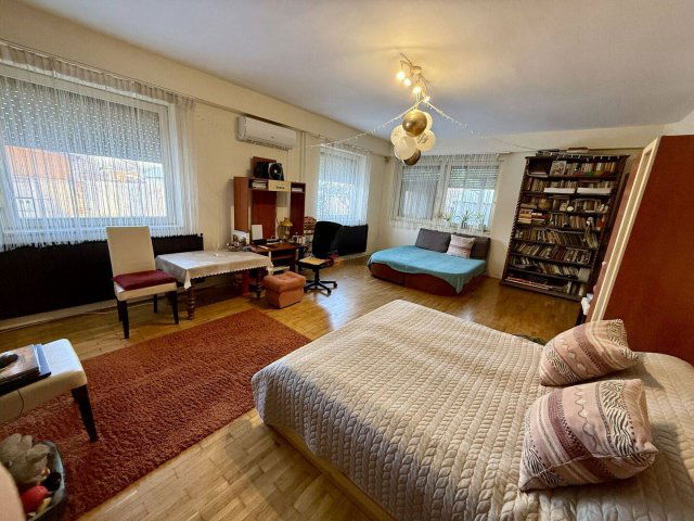 Eladó családi ház, Szegeden 95 M Ft, 4 szobás