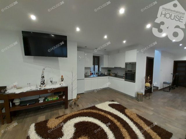 Eladó családi ház, Békésszentandráson 264.9 M Ft, 7 szobás