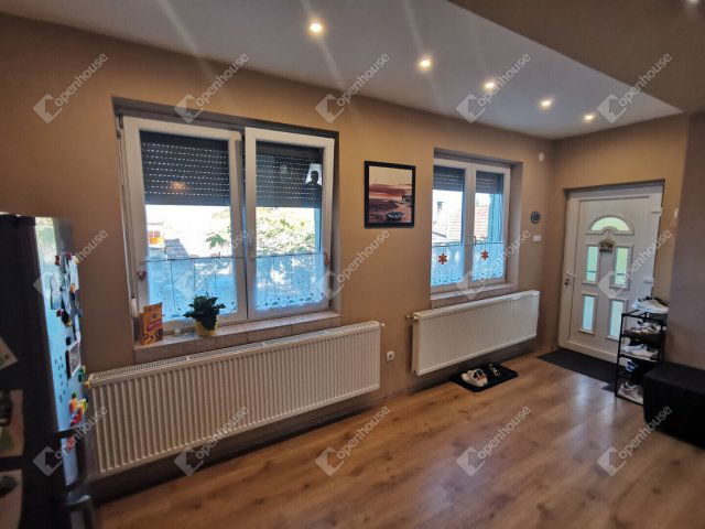 Eladó családi ház, Úrhidán 74.9 M Ft, 4 szobás