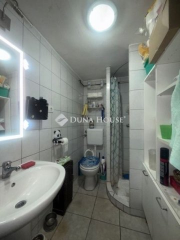 Eladó családi ház, Vecsésen 80 M Ft, 3 szobás