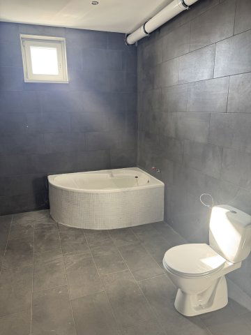 Eladó családi ház, Zsámbokon 60 M Ft, 4 szobás