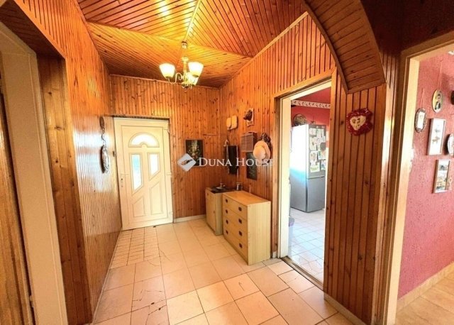 Eladó családi ház, Ócsán 84.9 M Ft, 5 szobás