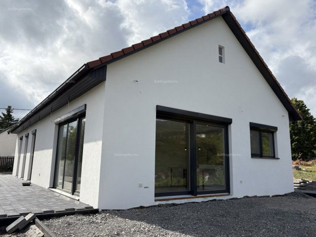 Eladó családi ház, Pécsett 139 M Ft, 4 szobás
