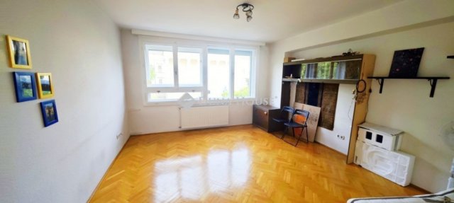 Eladó téglalakás, Budapesten, V. kerületben 65 M Ft, 1 szobás