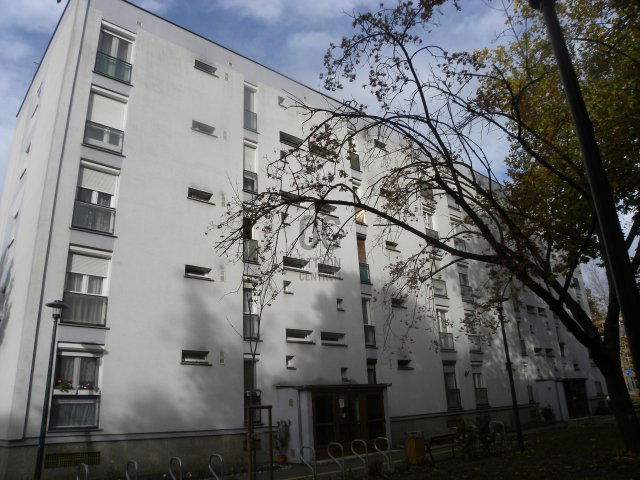 Eladó panellakás, Mohácson 27.5 M Ft, 2 szobás