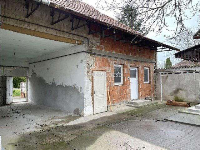 Eladó családi ház, Bakson 24.9 M Ft, 5 szobás