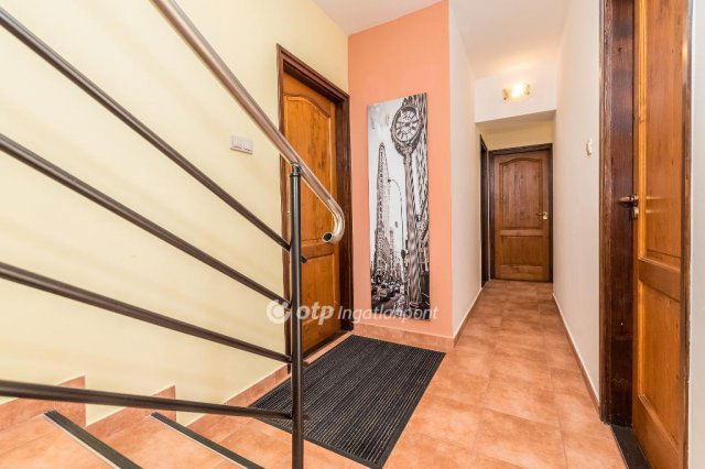 Eladó ikerház, Piliscsabán 135 M Ft, 4 szobás