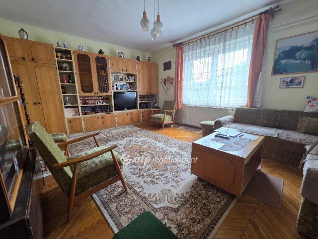 Eladó ikerház, Mezőhegyesen 33 M Ft, 5 szobás