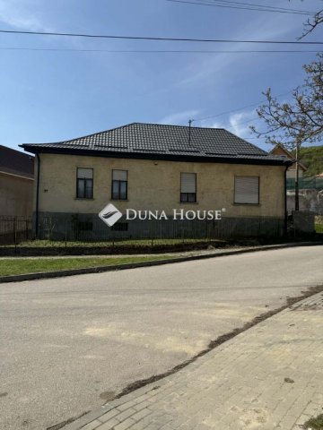 Eladó családi ház, Csolnokon, Petőfi Sándor utcában 35 M Ft