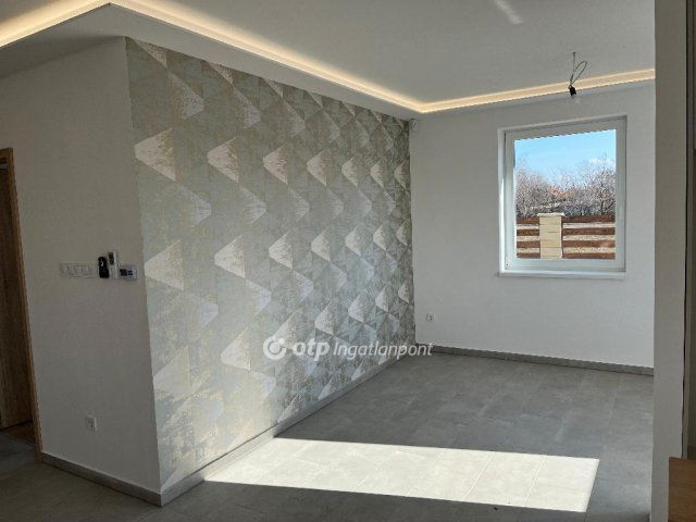 Eladó téglalakás, Tápiószőlősön 42.95 M Ft, 2+1 szobás