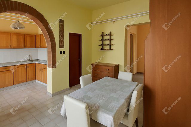 Eladó családi ház, Debrecenben 92 M Ft, 8 szobás