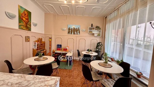 Eladó üzlethelyiség, Dunaújvárosban 47.5 M Ft