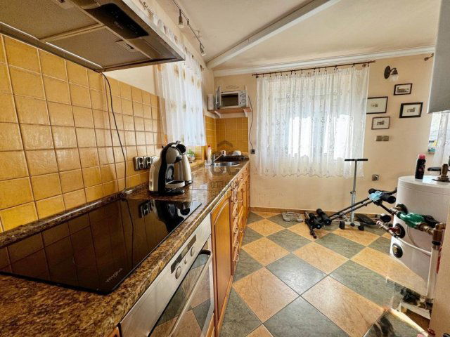 Eladó családi ház, Áporkán 124.9 M Ft, 4 szobás