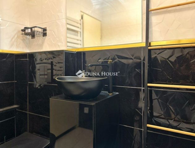 Eladó téglalakás, Pécsett 44.9 M Ft, 2 szobás