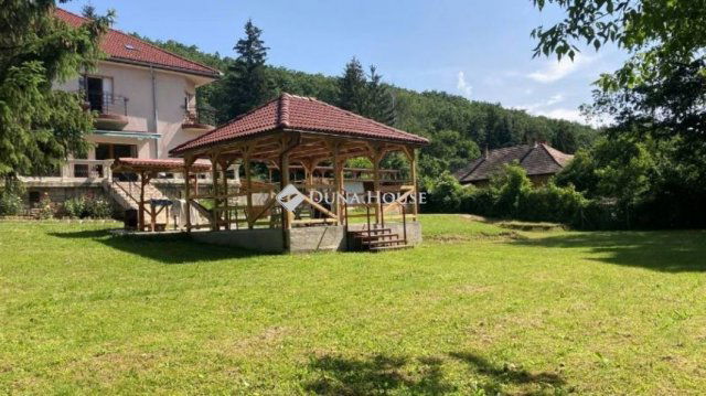 Eladó családi ház, Parádon 170 M Ft, 10 szobás