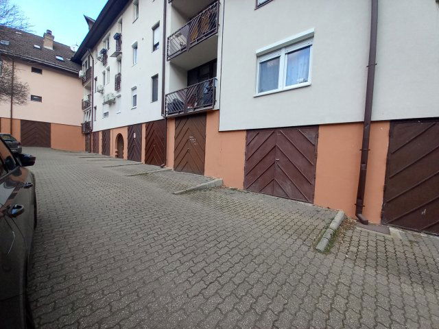 Eladó garázs, Pécsett, Farkas István utcában 7.5 M Ft