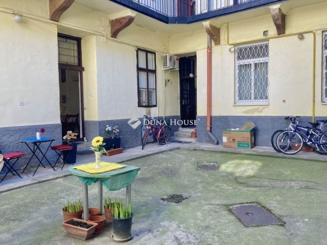 Eladó téglalakás, Budapesten, VI. kerületben 49.9 M Ft, 1 szobás