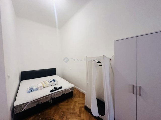 Eladó téglalakás, Budapesten, VIII. kerületben 65.5 M Ft