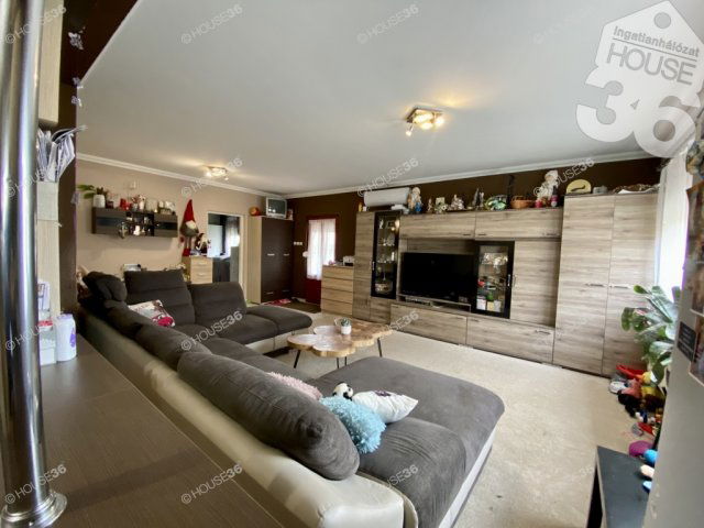 Eladó családi ház, Szabadszálláson 59.9 M Ft, 4 szobás