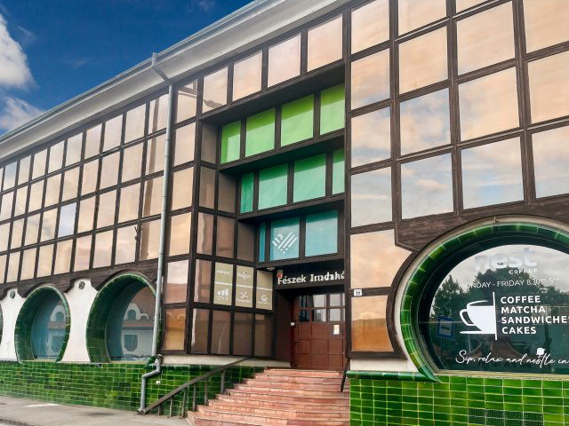 Kiadó iroda, Pécsett, Rákóczi úton 35 E Ft / hó