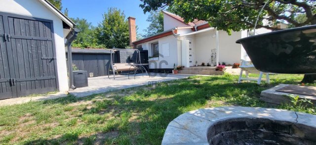 Eladó családi ház, Vecsésen 87.7 M Ft, 3 szobás