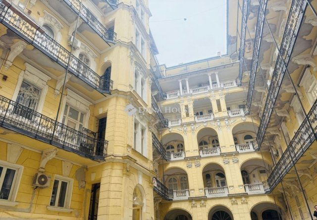 Eladó téglalakás, Budapesten, V. kerületben 105 M Ft, 3 szobás