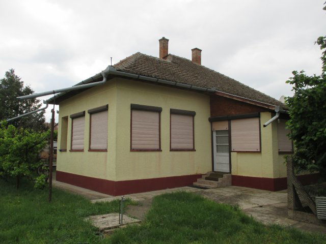 Eladó családi ház, Gádoroson 9.5 M Ft, 2+1 szobás