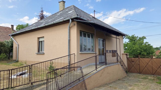 Eladó családi ház, Bátmonostoron 19.8 M Ft, 2 szobás
