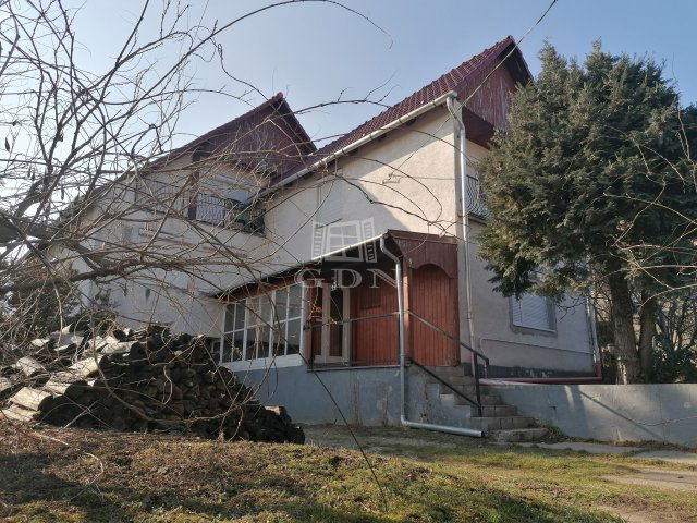 Eladó családi ház, Pétfürdőn 84.99 M Ft, 5 szobás