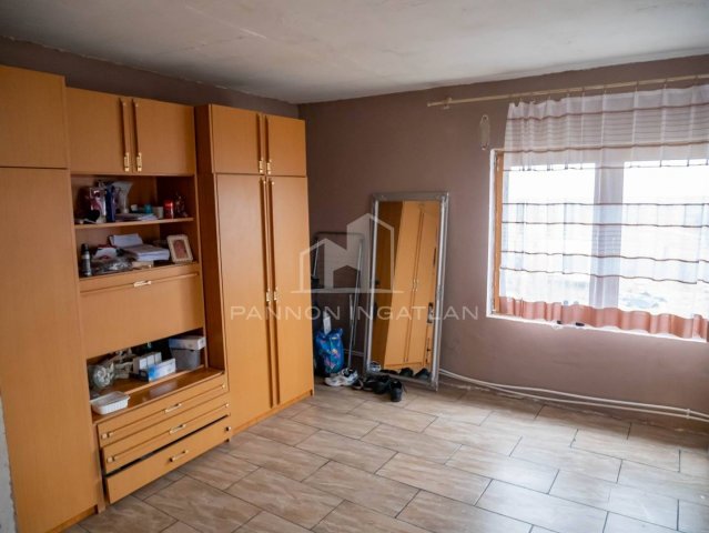 Eladó családi ház, Veszprémben 20 M Ft, 2 szobás