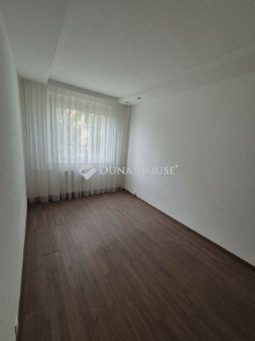 Eladó panellakás, Kecskeméten 47.49 M Ft, 2 szobás