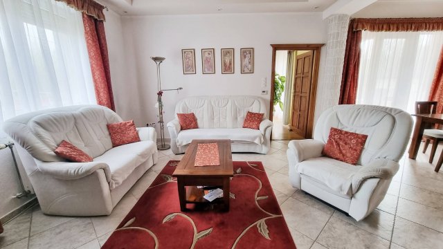 Eladó családi ház, Nyíregyházán 145 M Ft, 6 szobás