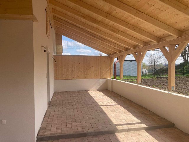 Eladó családi ház, Ságváron 69.9 M Ft, 7 szobás