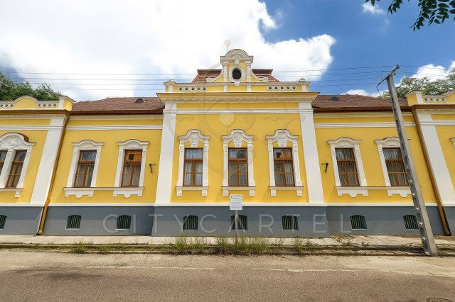 Eladó családi ház, Kecskeméten 299 M Ft, 20 szobás