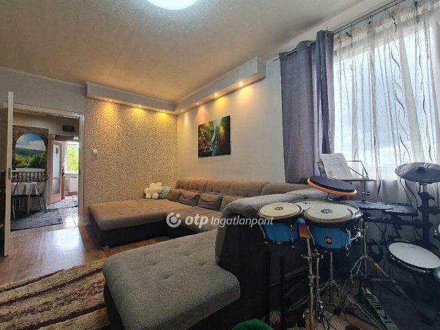 Eladó panellakás, Budapesten, III. kerületben 69.9 M Ft
