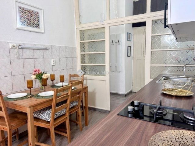 Eladó téglalakás, Budapesten, V. kerületben 84 M Ft, 2 szobás