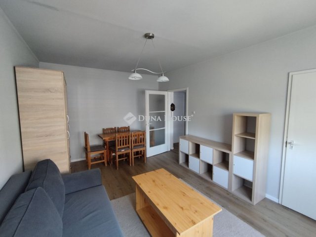 Eladó panellakás, Tatabányán 28.999 M Ft, 2 szobás