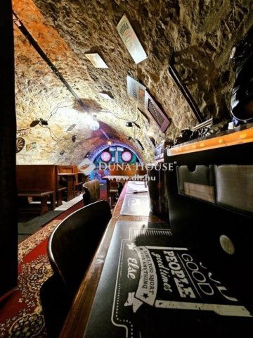 Eladó családi ház, Pilisvörösváron 199 M Ft, 8 szobás