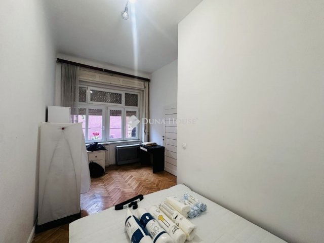 Eladó téglalakás, Budapesten, VIII. kerületben 65.5 M Ft