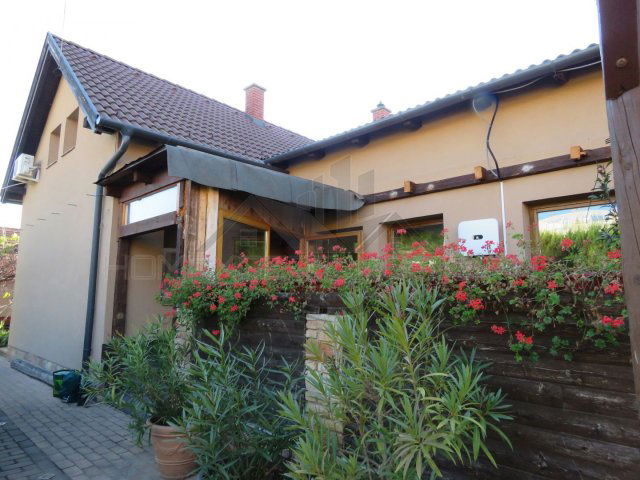 Eladó ikerház, Győrött 96.9 M Ft, 5 szobás