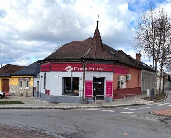 Eladó üzlethelyiség, Esztergomban, Terézia utcában 69.5 M Ft