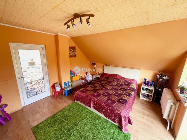 Eladó családi ház, Székesfehérvárott 94.9 M Ft, 6 szobás