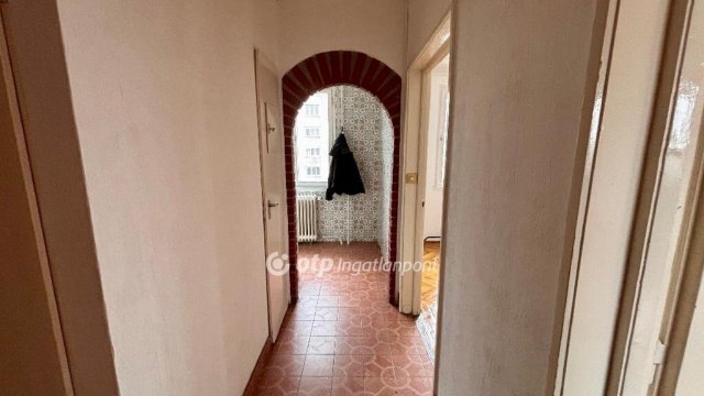 Eladó panellakás, Dunaújvárosban 28.499 M Ft, 2 szobás