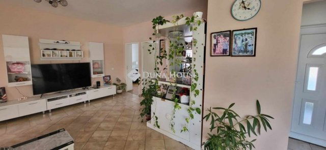 Eladó családi ház, Jászfényszarun 50 M Ft, 5 szobás