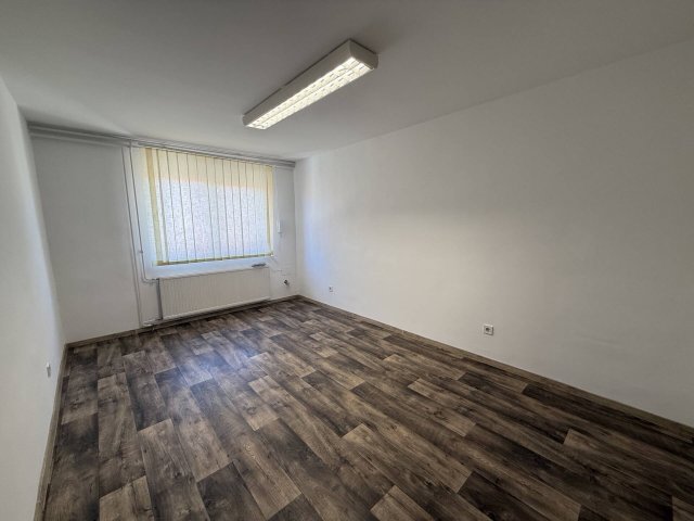 Eladó családi ház, Pécsett 290 M Ft, 20 szobás