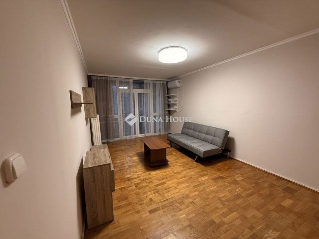 Kiadó panellakás, albérlet, Pécsett 145 E Ft / hó, 2 szobás