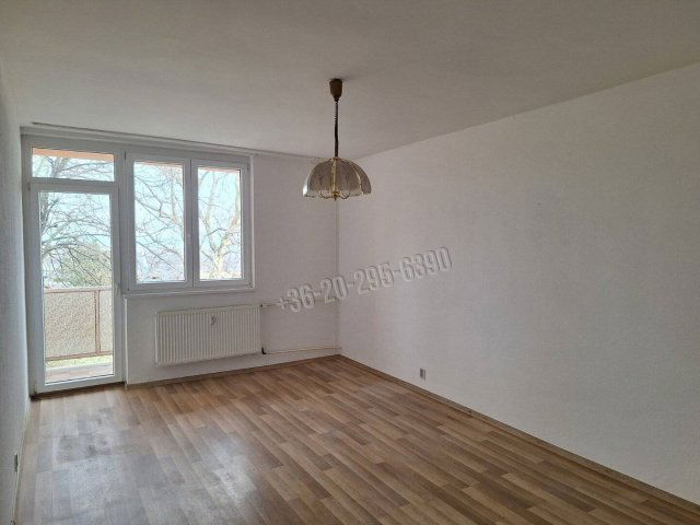 Eladó téglalakás, Dunaújvárosban, Batsányi úton 33.49 M Ft