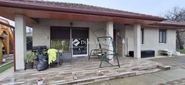 Eladó családi ház, Dunaharasztin 185 M Ft, 7 szobás