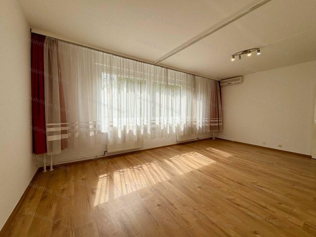 Kiadó panellakás, albérlet, Szolnokon 120 E Ft / hó, 2 szobás