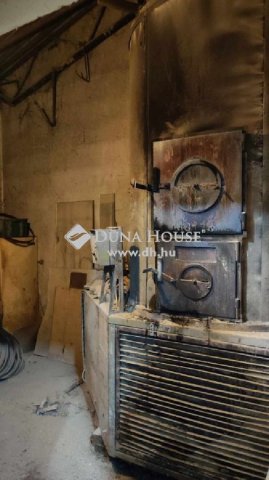 Kiadó ipari ingatlan, Felsőpakonyban 2500 E Ft / hó